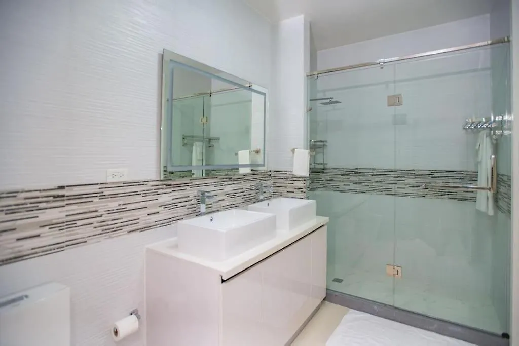 Dream 36 @ Montego Bay Apartment
